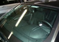 Фото скола на автомобильном стекле