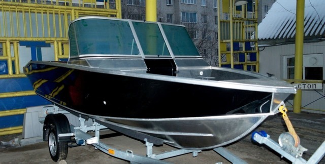 Фото  стекла для лодки