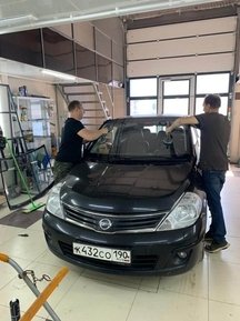 Завершающие работы по установке лобового стекла