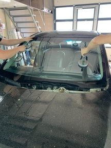 Процесс замены автостекла